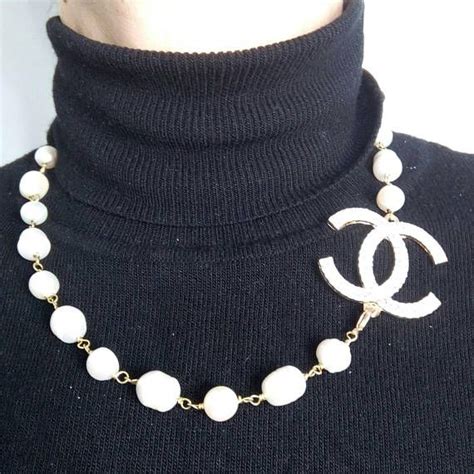 collana chanel perle bianche e nere|Chanel collane usate.